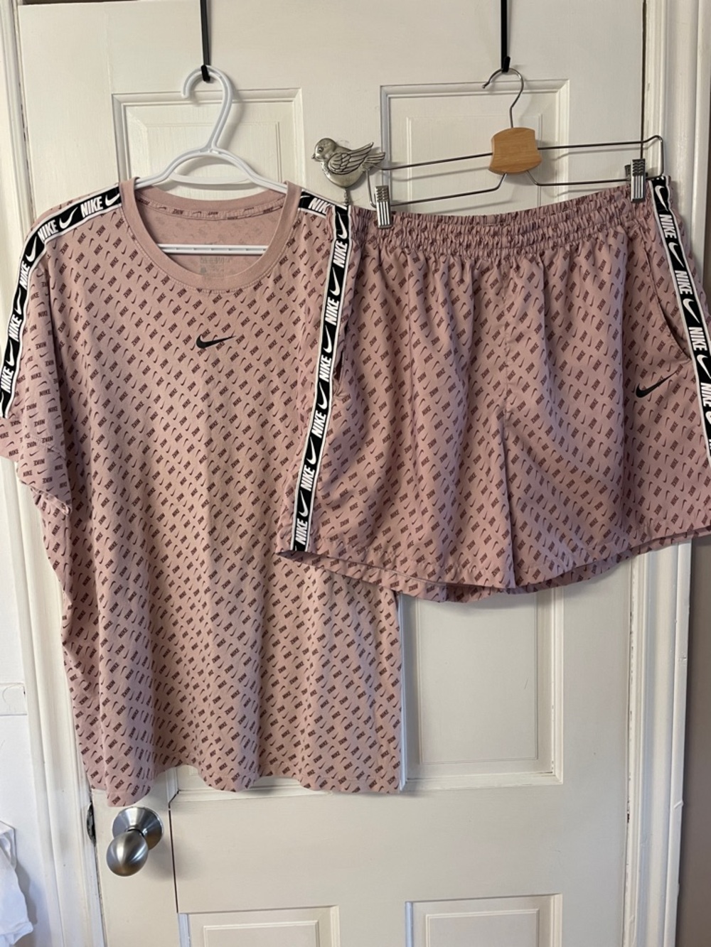 Nike 2 piece set t shirt and shorts pink&black unisex men’s size XXL